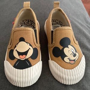 Zara Mickey Mouse boys canvas size 23